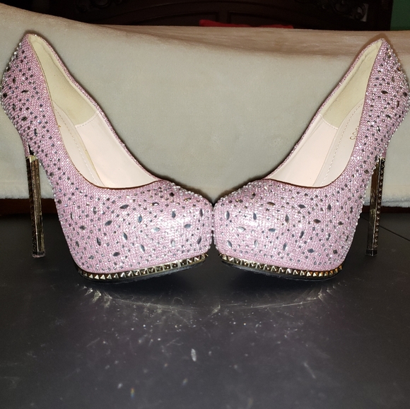 Heels - Picture 3 of 3